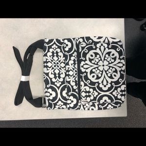 NWT shoulder bag. Lots of pockets.